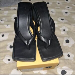 Black thong heel size 8 New with box Simmi brand